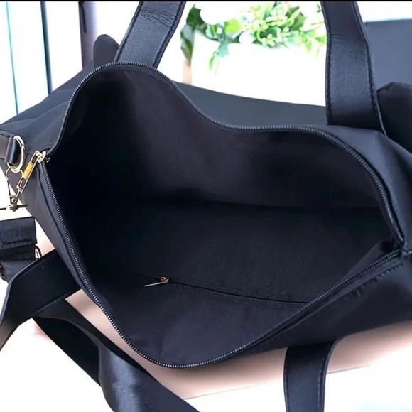 Hello Kitty Black Tote with Bow Accent duffle crossbody bag removable strap - Picture 5 of 16